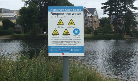 Water safety sign by the Thames