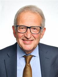 Portrait photo of Councillor Mike Rollings